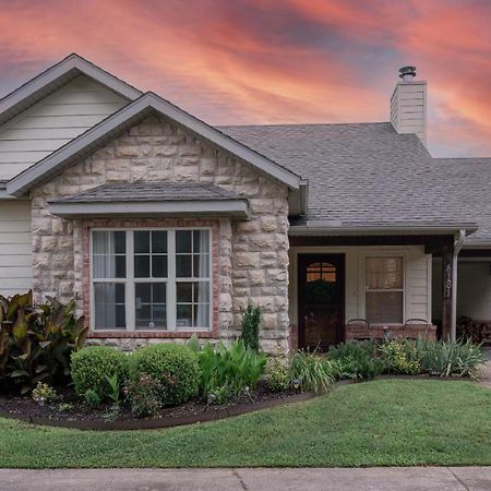 فاييتفيل، كارولاينا الشمالية Cottage Getaway - Quiet Cottage Charm Near U Of A المظهر الخارجي الصورة