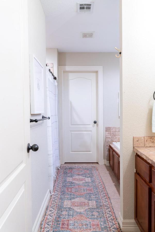 فاييتفيل، كارولاينا الشمالية Cottage Getaway - Quiet Cottage Charm Near U Of A المظهر الخارجي الصورة