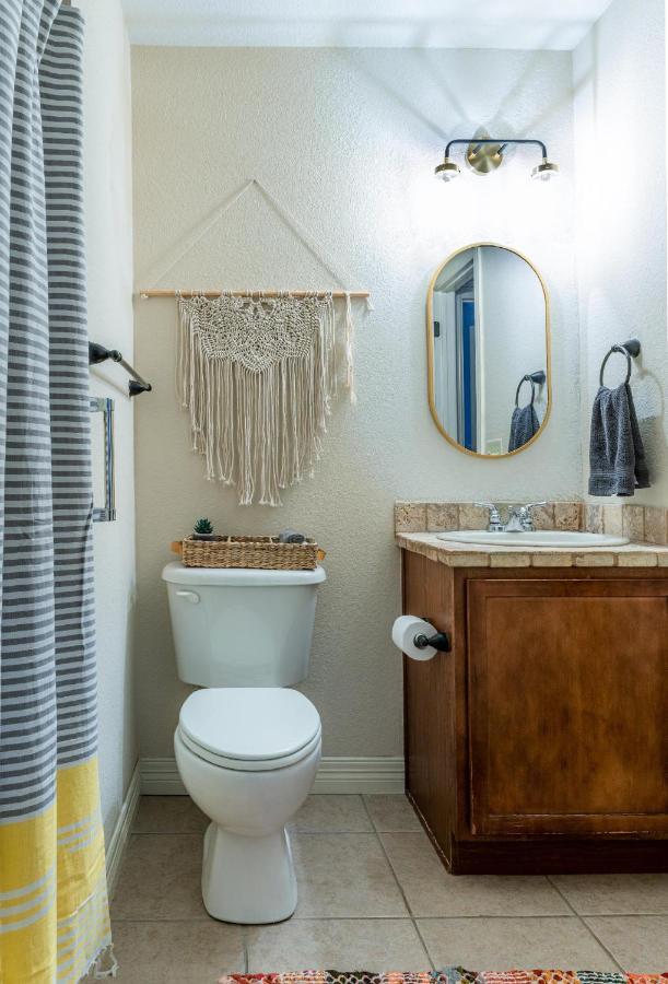 فاييتفيل، كارولاينا الشمالية Cottage Getaway - Quiet Cottage Charm Near U Of A المظهر الخارجي الصورة